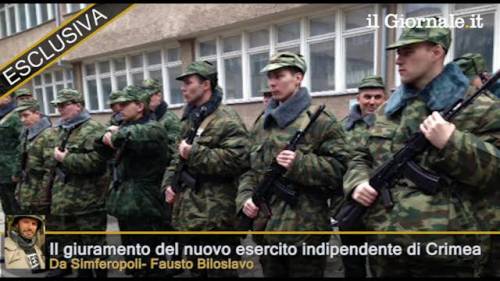 I soldati del nuovo esercito della Crimea giurano fedeltà