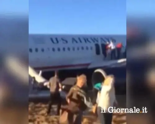 Philadelphia, atterraggio d'emergenza poco dopo il decollo