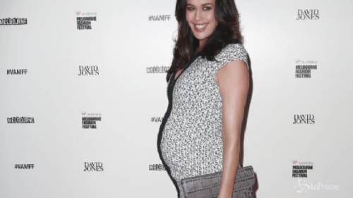 Megan Gale incinta e bellissima