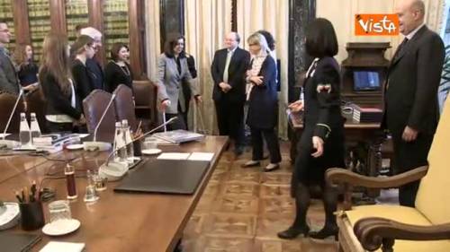 La Boldrini scivola sulla neve: alla Camera con le stampelle