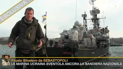 La marina ucraina sventola ancora bandiera nazionale