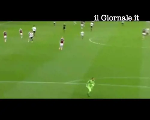 Rooney, pallonetto da manuale dal centrocampo 