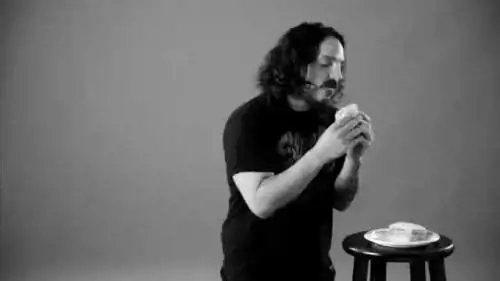 Dopo il primo bacio, ecco il primo panino per dieci sconosciuti