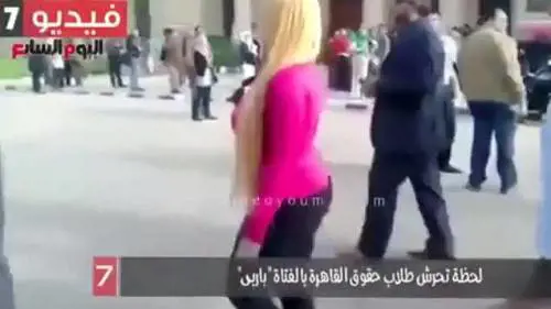 Una donna che va all'università in jeans? In Egitto è derisa e insultata
