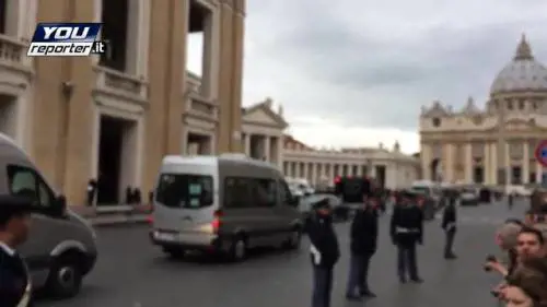 Il lungo corteo di auto di Obama
