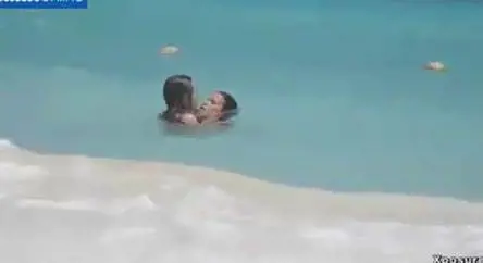 Cara Delevingne e Michelle Rodriguez, baci saffici in mare