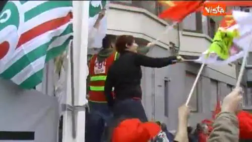 Bruxelles, scontri alla manifestazione anti-austerità