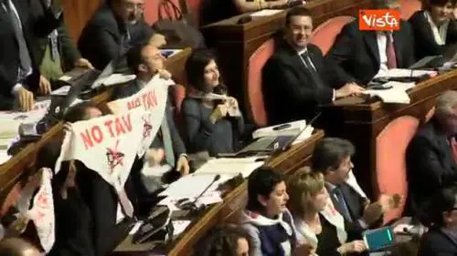 Blitz grillino al Senato: inneggiano ai No Tav