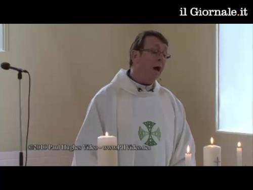 Il prete canterino, che strega i fedeli