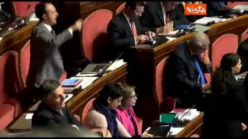 M5S, fotomontaggi con Berlusconi, Napolitano e Renzi