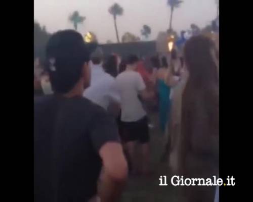 È Leo Di Caprio che balla in incognito al Coachella?