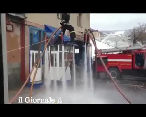 I pompieri russi? Si divertono così!