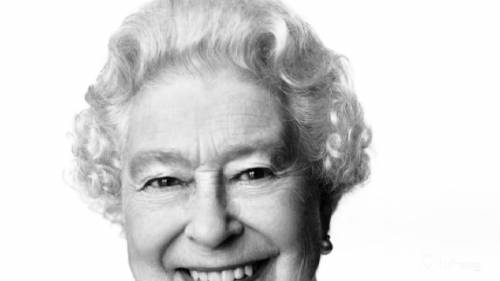 Per i suoi 88 anni la regina Elisabetta si regala scatto d’autore 