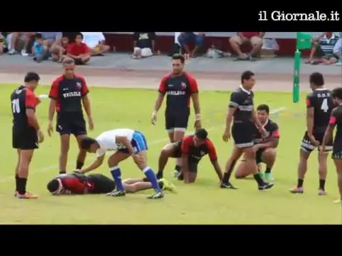 Rugby, simula in campo e il pubblico scoppia a ridere