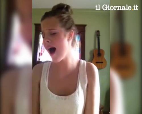 Adolescente sbanca Facebook cantando una canzone