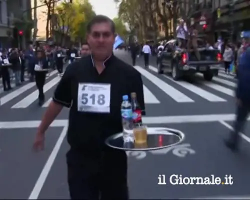 Buenos Aires, la corsa dei camerieri