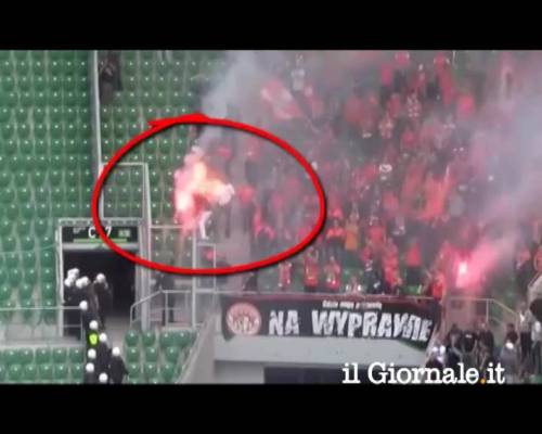 Polonia, pompiere dà fuoco ad un tifoso