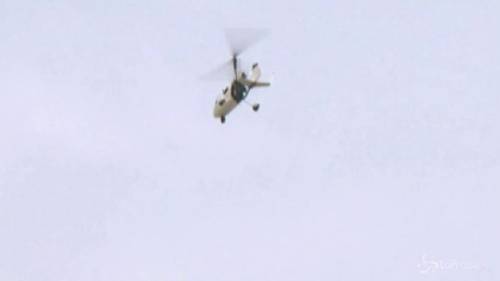 Acrobazie aeree mozzafiato nei cieli cinesi: a Tianjin velivoli leggeri scatenati 