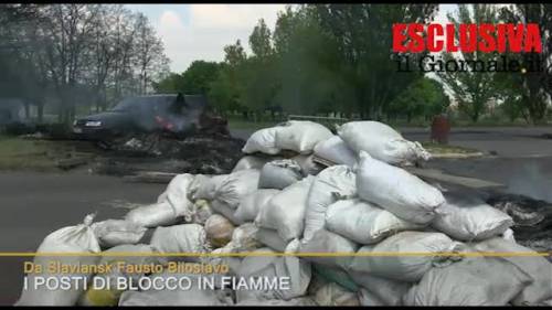 Posti di blocco in fiamme a Slaviansk