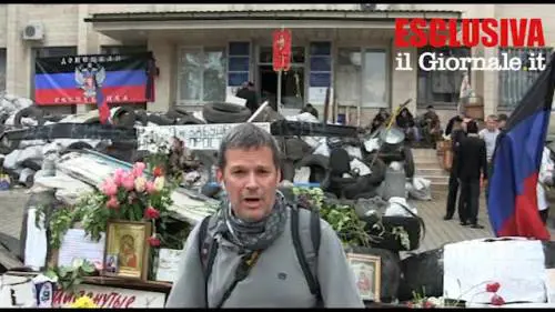 I filo russi presidiano il municipio a Kramatorsk