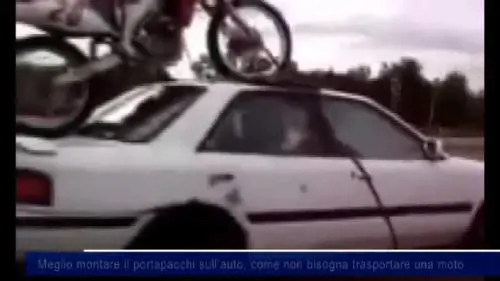 Meglio montare il portapacchi sull’auto, come non bisogna trasportare una moto