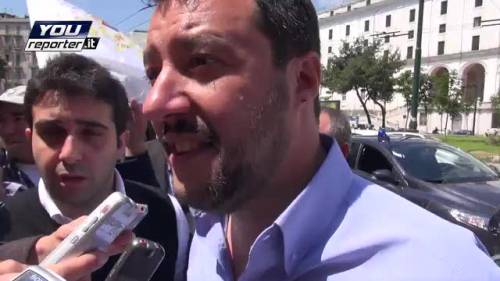 Salvini contestato a Napoli