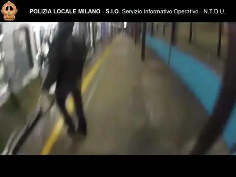 L'assalto dei writer alla metro e l'aggressione al controllore