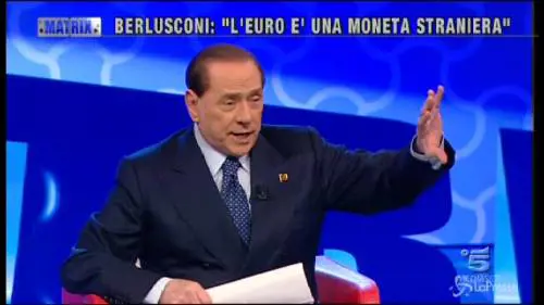 Berlusconi: "Se Bce non cambia, uscire dall'euro"