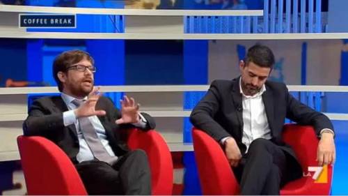 Civati tocca l'M5S Fraccaro e lui si pulisce