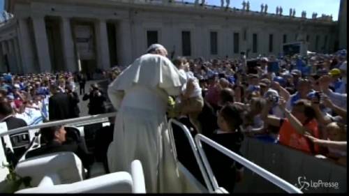 Papa Francesco incontra le scuole: festa a San Pietro 