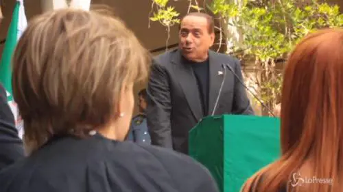 Berlusconi: "In America cibi per cani marcati Dudù"