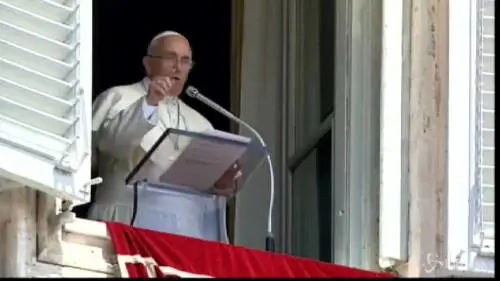 Bergoglio ai fedeli: "Importunate i pastori"