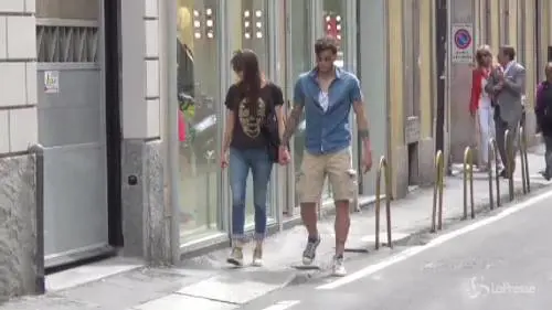 Ricky Alvarez con la sua Mariana si gode l’anticipo d’estate in via Montenapoleone
