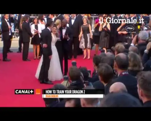 Cannes, uomo si nasconde sotto il vestito della Ferrera