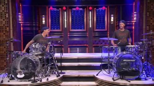 Duello alla batteria tra Chad Smith e Will Ferrell