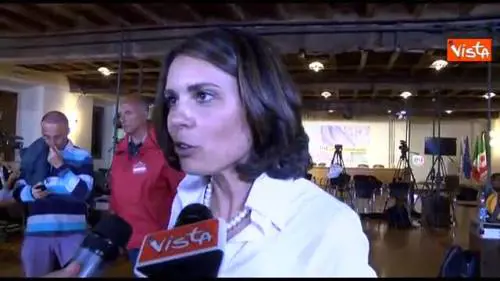 Bonafé pungola Grillo: "Disse che si sarebbe dimesso"