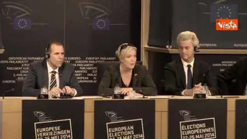 Le Pen: "Noi patrioti contro partito unico"