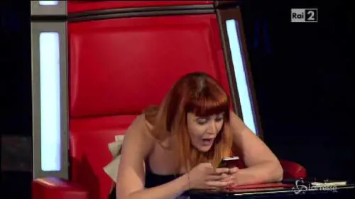 J-Ax twitta il numero di Noemi in diretta
