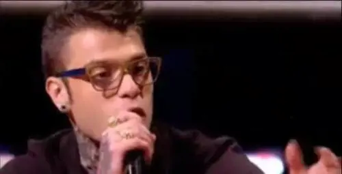 Fedez contro Giovanardi: "Una canna? Fa più male un bicchiere di lambrusco"