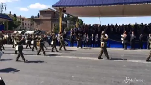 Colori e suoni della parata militare ai Fori Imperiali