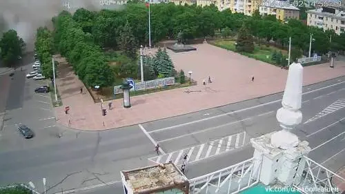 Lugansk, raid aereo tra le case