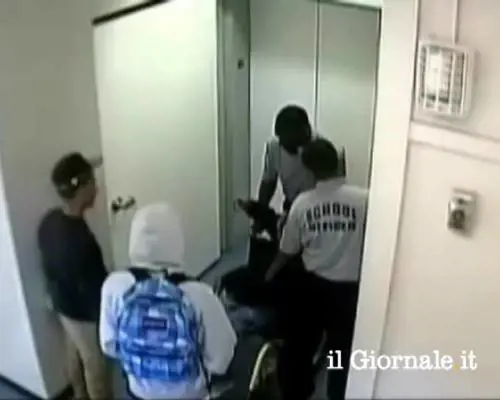 Ragazzo disabile pestato da una guardia
