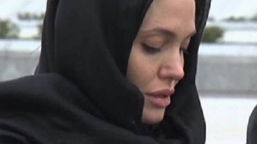 Angelina Jolie: "Felice di aiutare le zone di guerra"