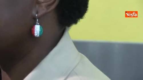 Kyenge a Strasburgo con l'orecchino tricolore