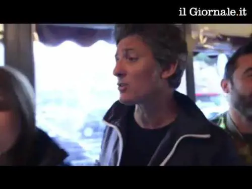 Fiorello cambia l'inno inglese: "Gol save the queen"
