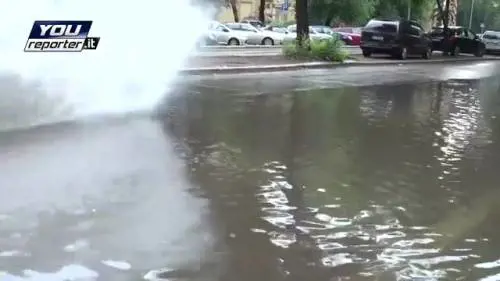 Roma, allagate strade e metropolitana