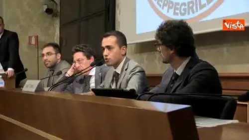Di Maio: "Renzi all'incontro? Non ci interessa"