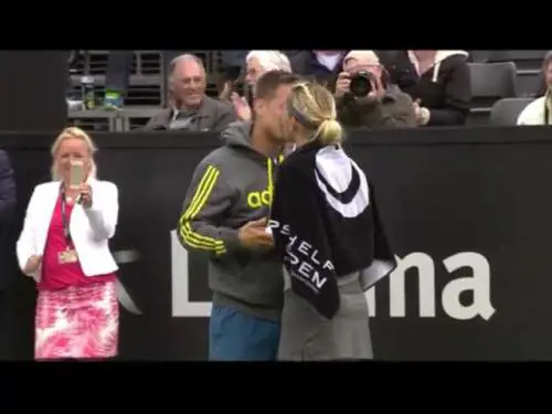 "Vuoi sposarmi?" La Krajicek dice sì davanti a 6000 persone