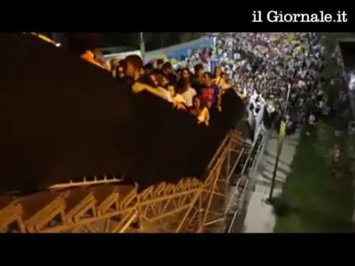 La denuncia su FB: la scala del Maracanà traballa