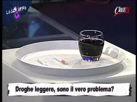 Sigaretta, canna o un bicchiere di lambrusco? Giovanardi non ha dubbi